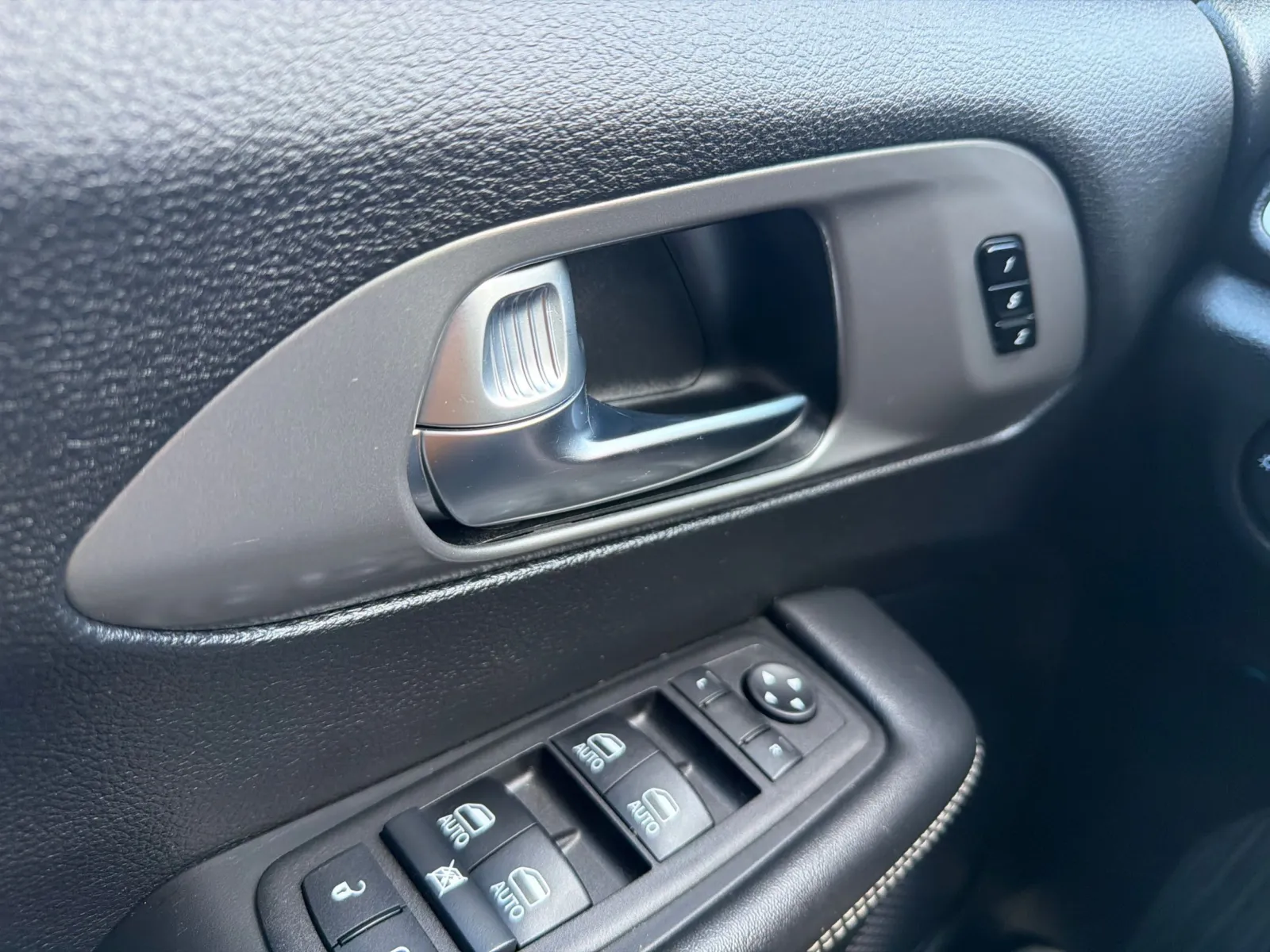 Chrysler Pacifica photo 20