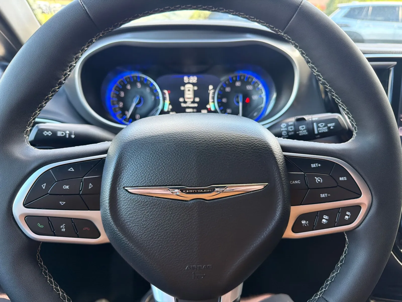 Chrysler Pacifica photo 23