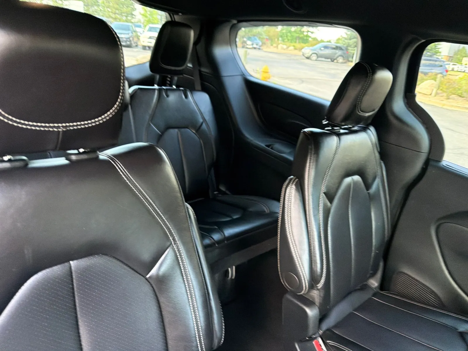 Chrysler Pacifica photo 16