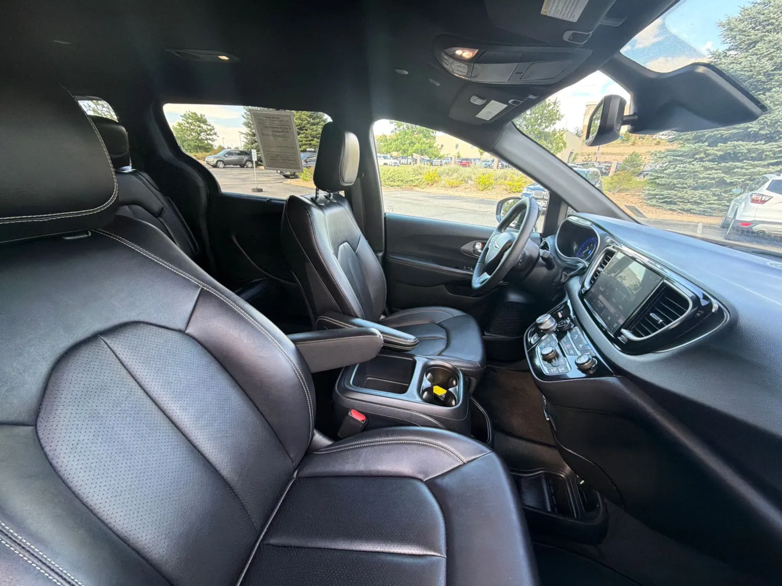 Chrysler Pacifica photo 14