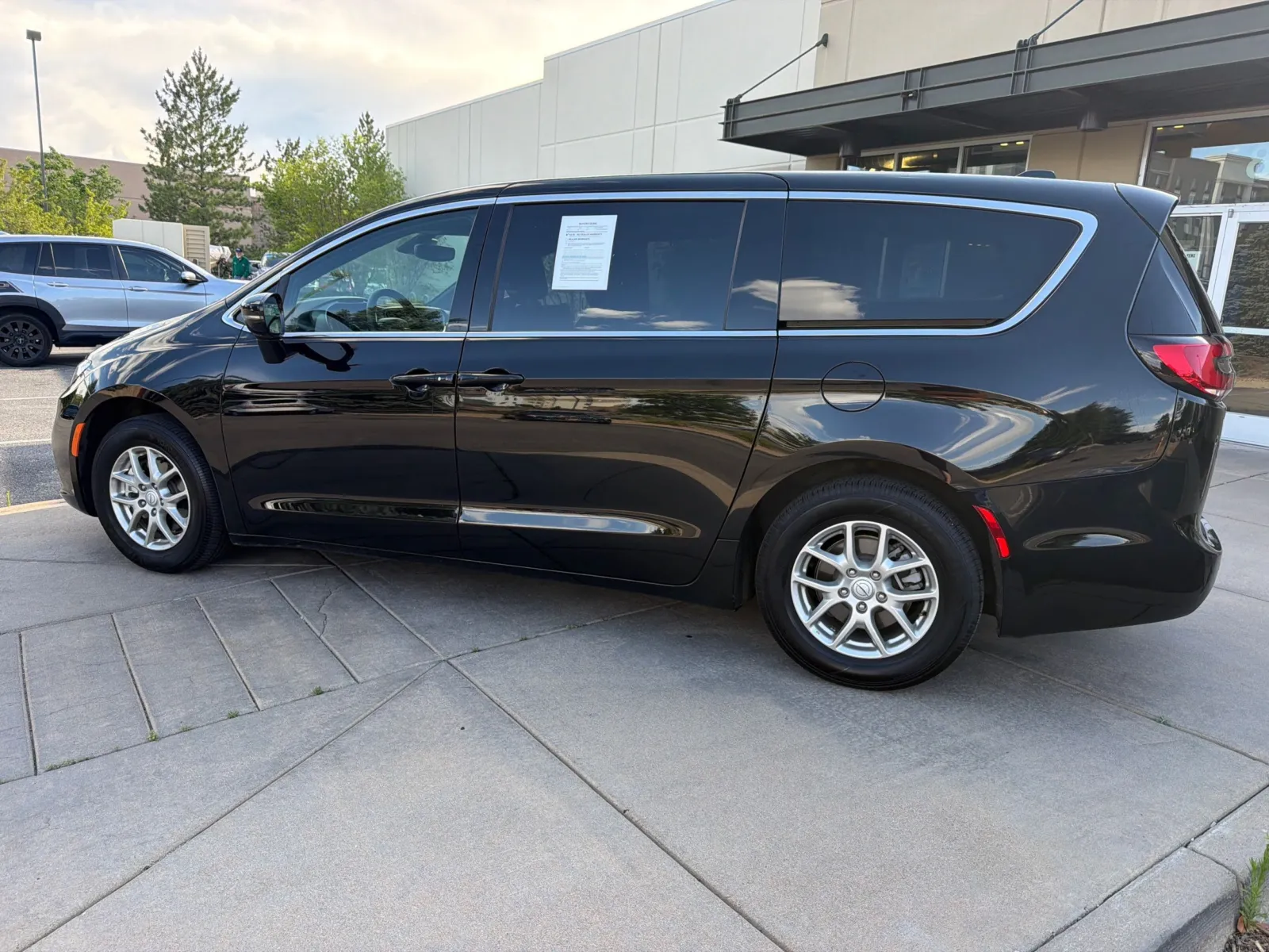 Chrysler Pacifica photo 9