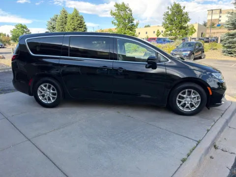 More photos of 2025 Chrysler Pacifica Select at AutoTrek, CO