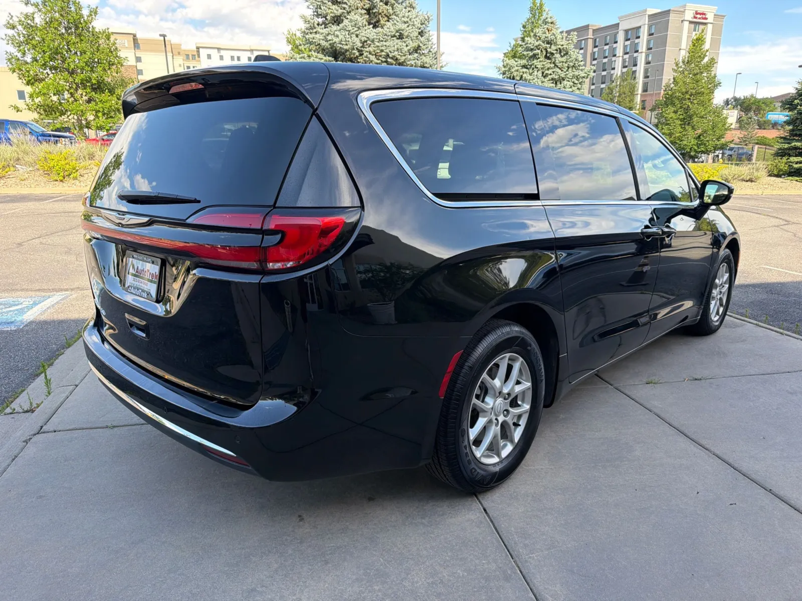 Chrysler Pacifica photo 6