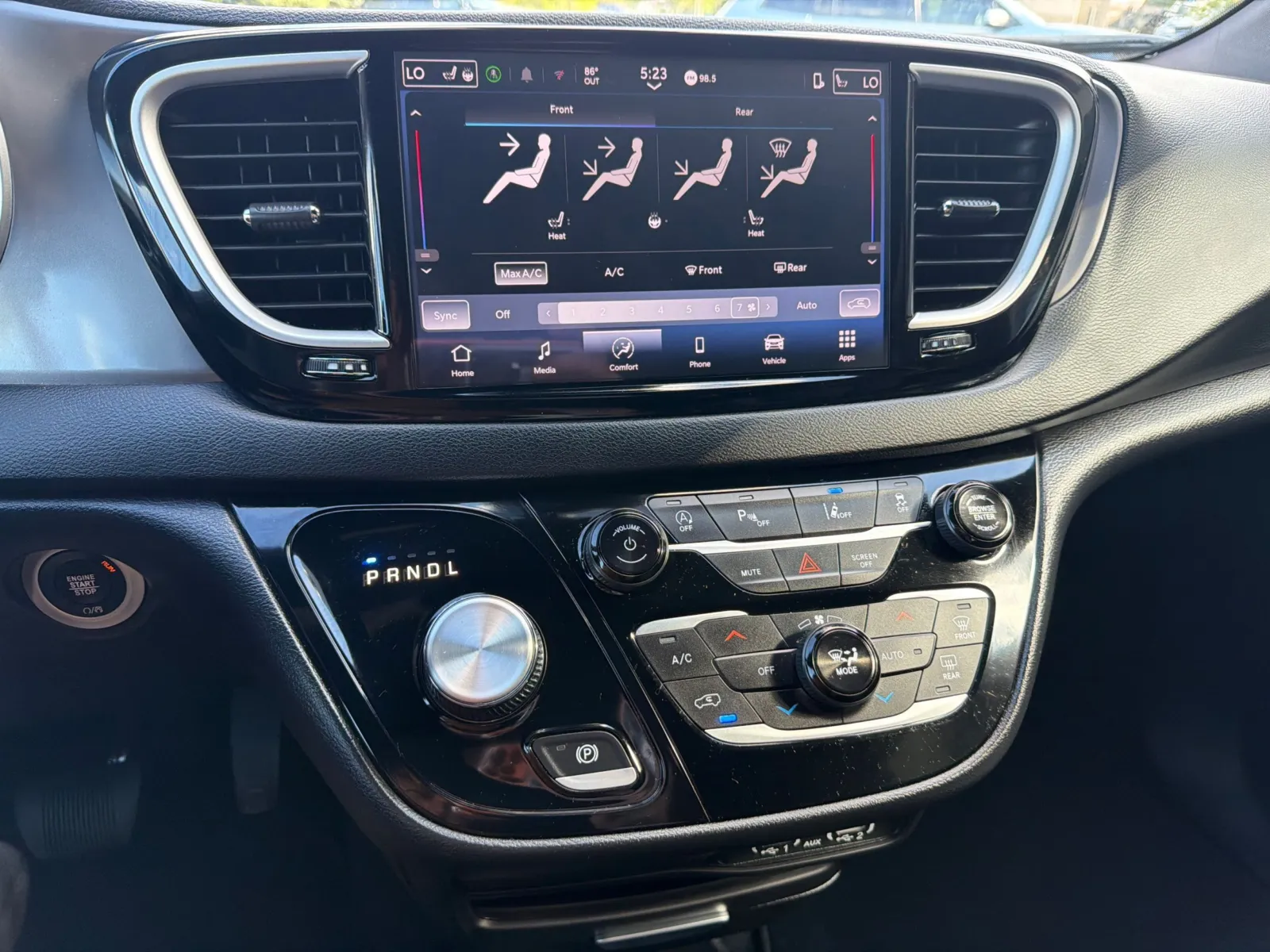Chrysler Pacifica photo 24