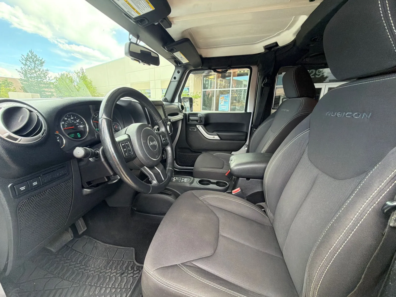 Jeep Wrangler photo 12