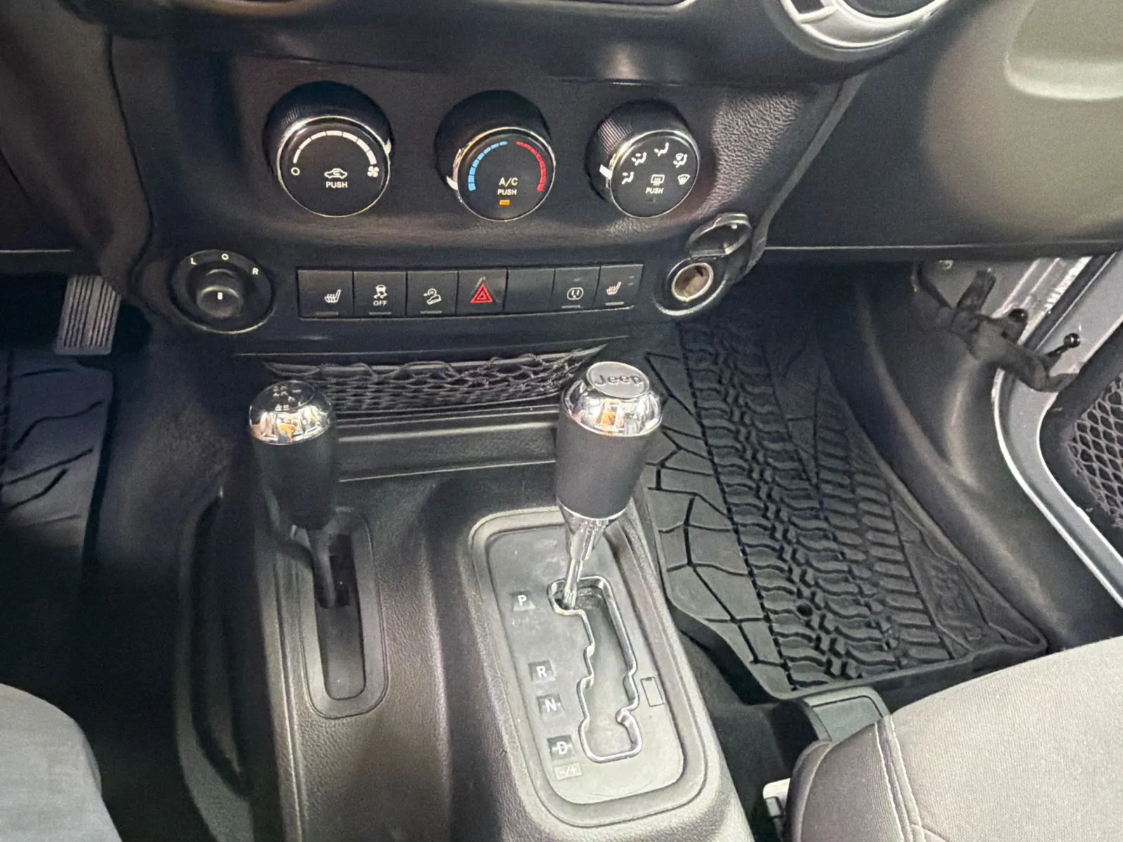 Jeep Wrangler photo 18