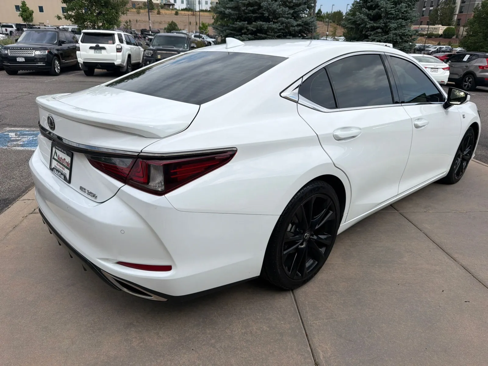 Lexus ES photo 6