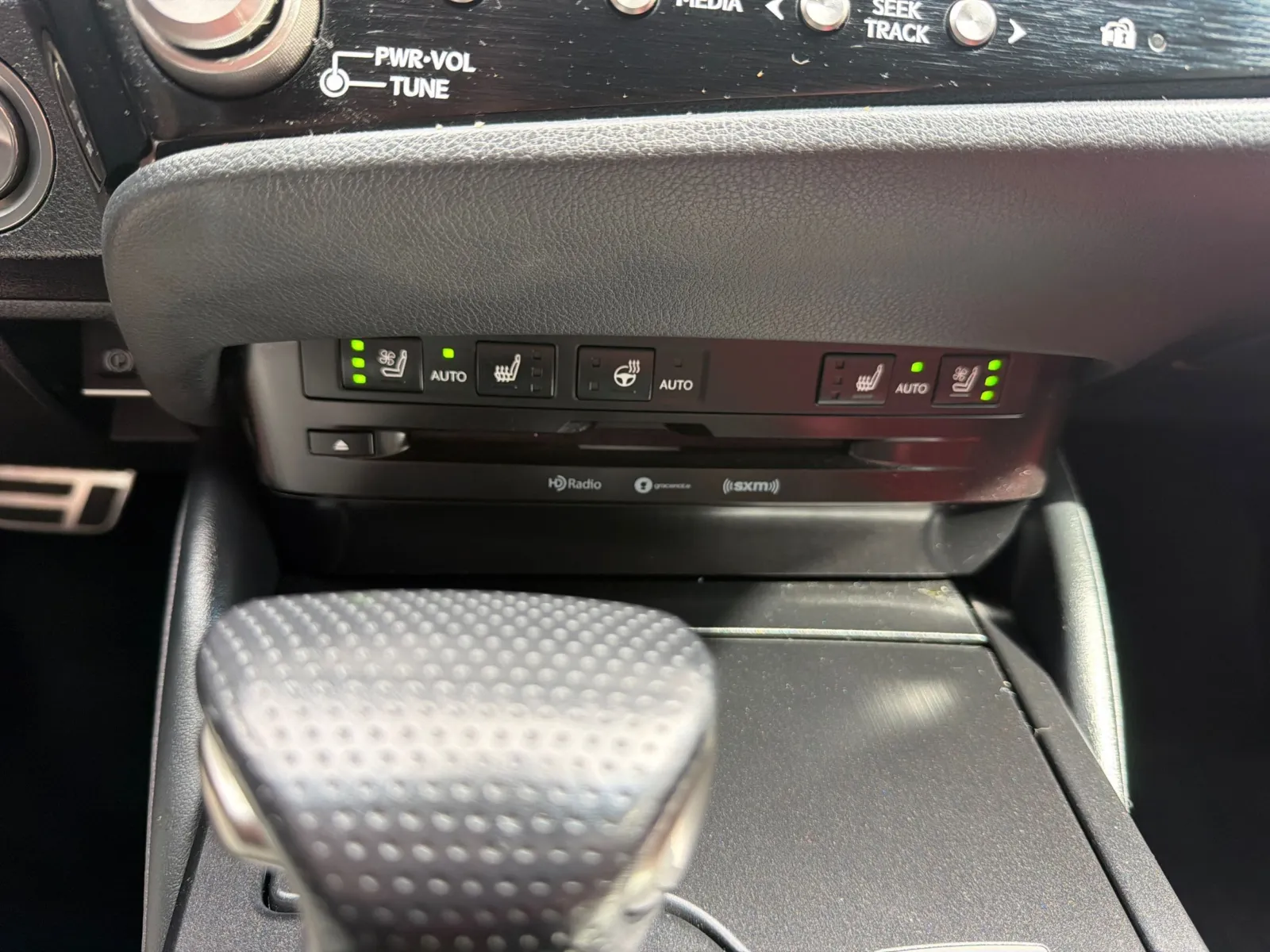 Lexus ES photo 25