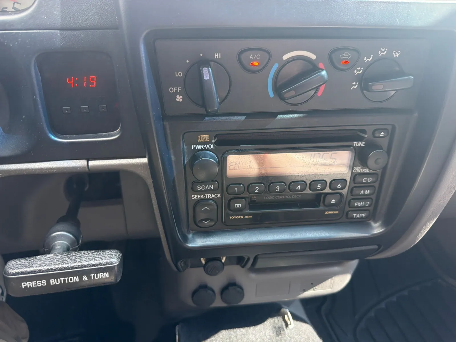Toyota Tacoma photo 22