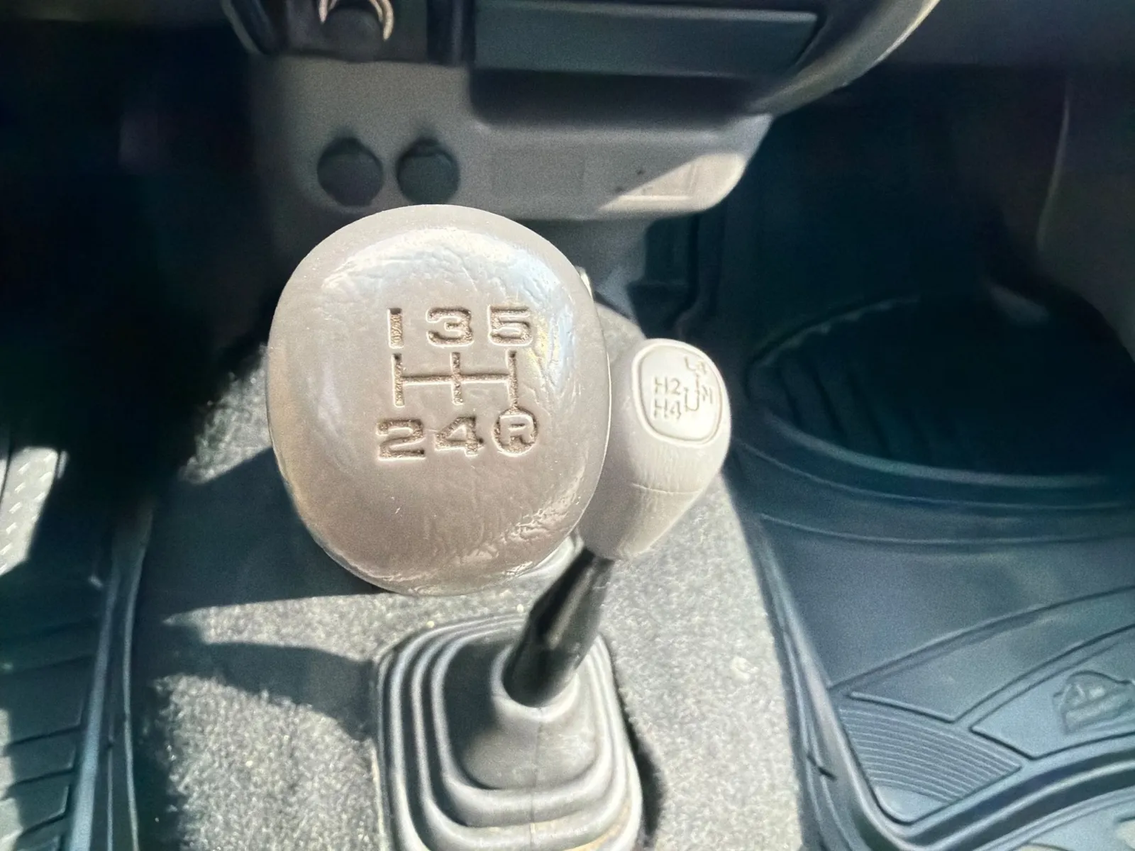 Toyota Tacoma photo 23