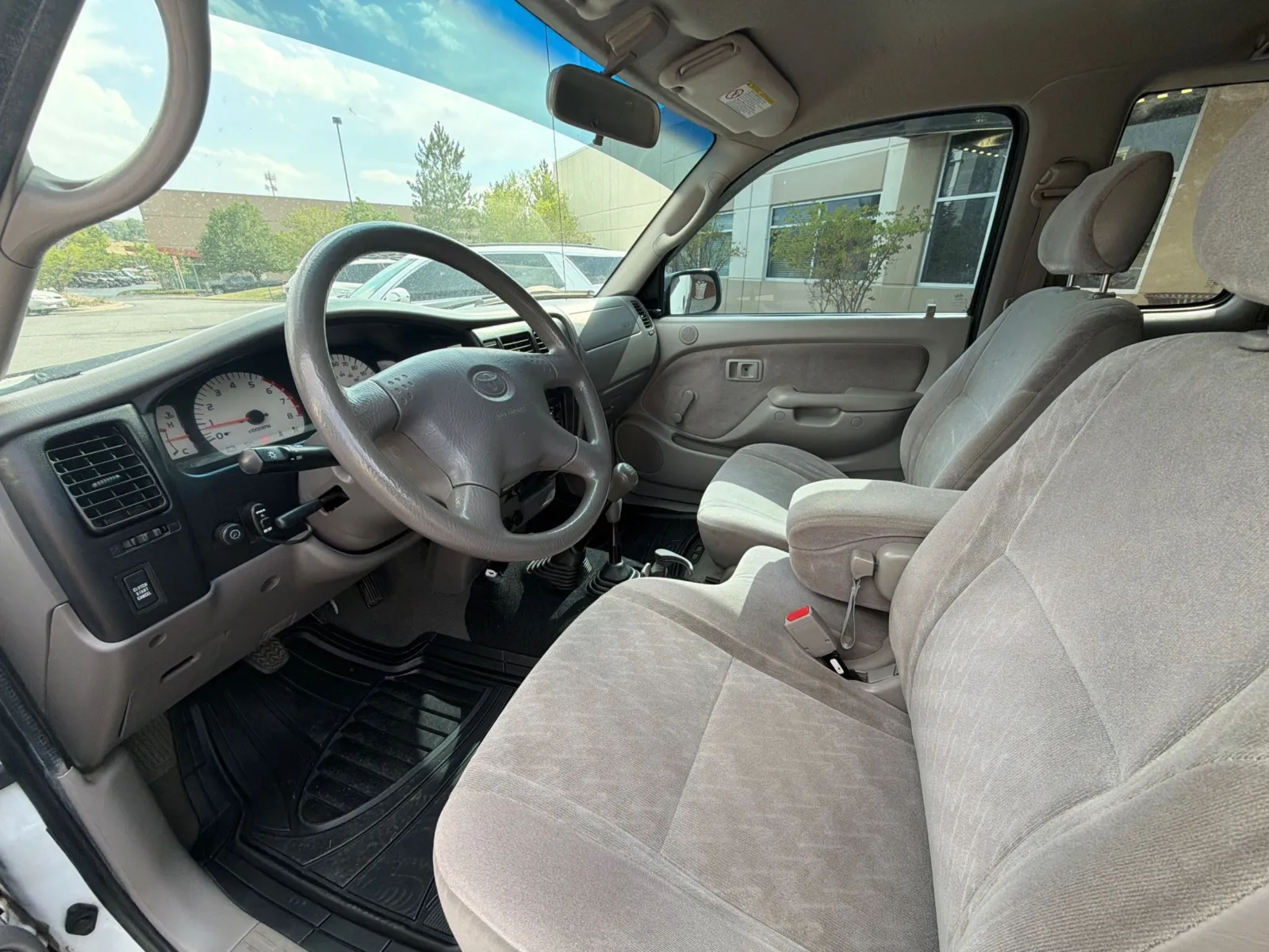 Toyota Tacoma photo 18