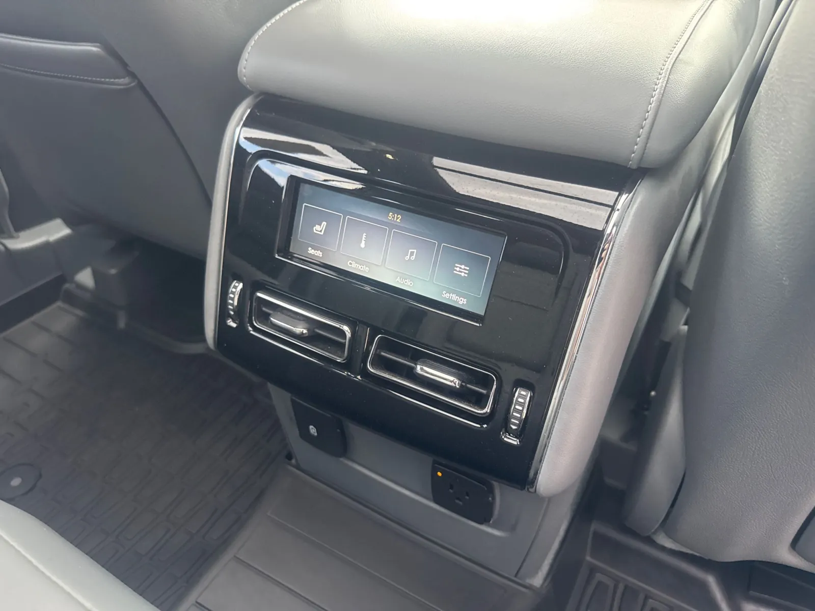 Lincoln Aviator photo 28