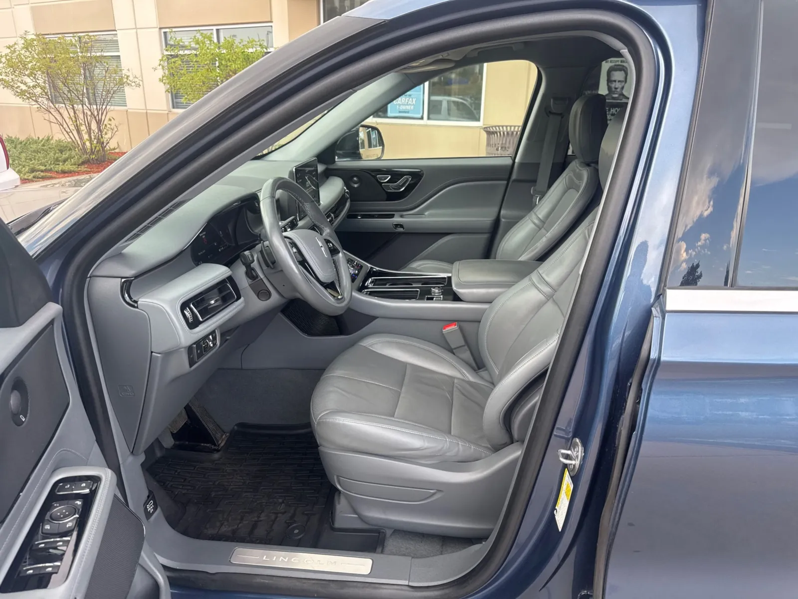 Lincoln Aviator photo 14