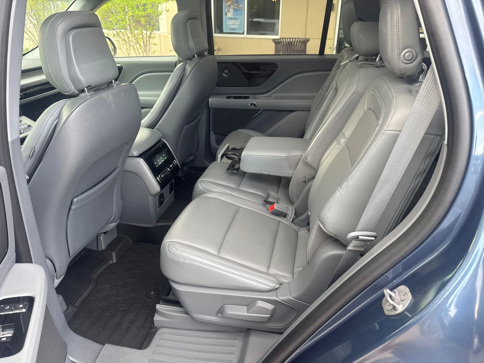 Lincoln Aviator photo 32