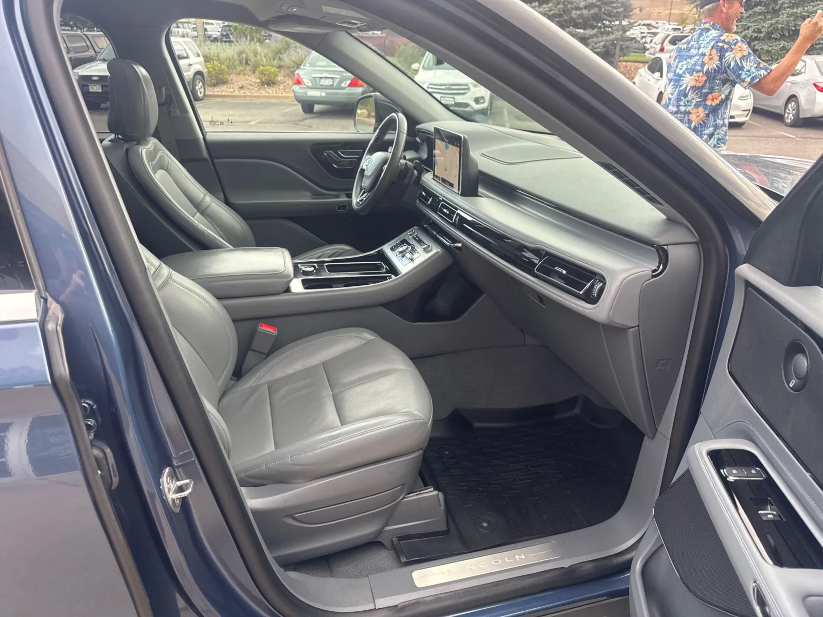 Lincoln Aviator photo 25