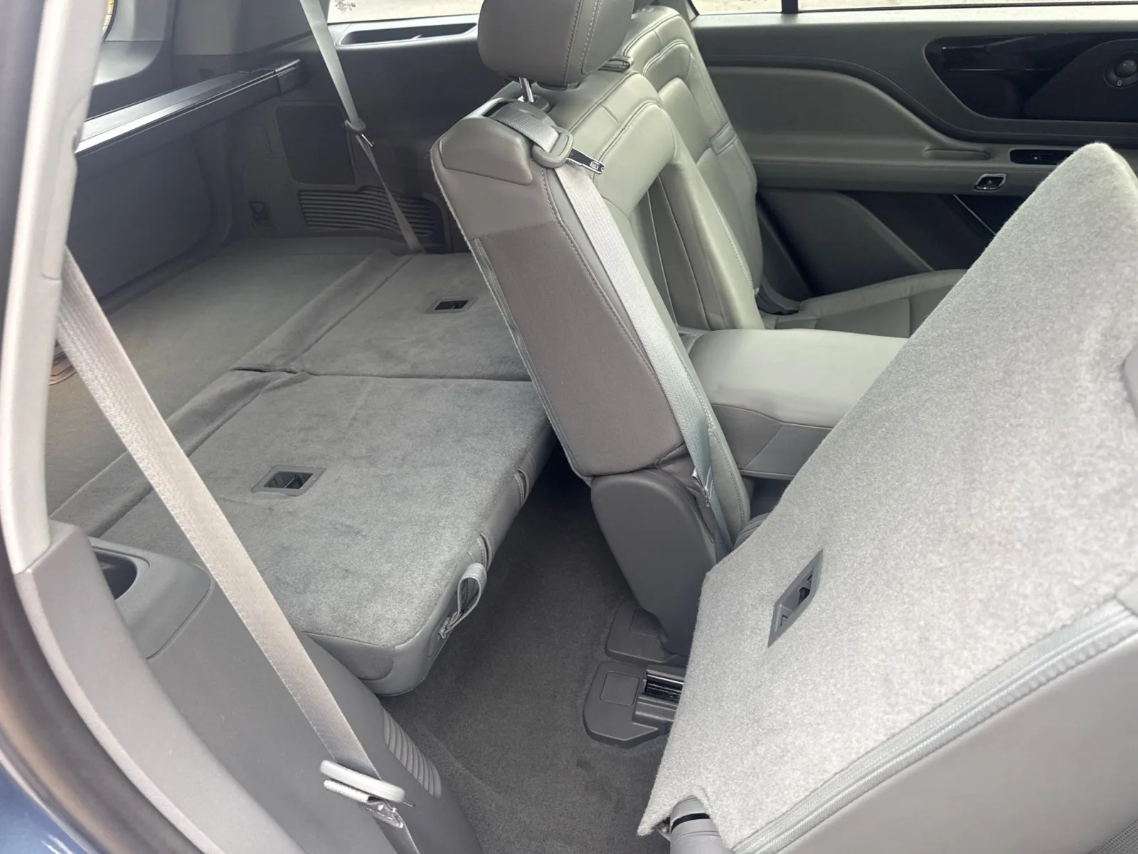 Lincoln Aviator photo 30