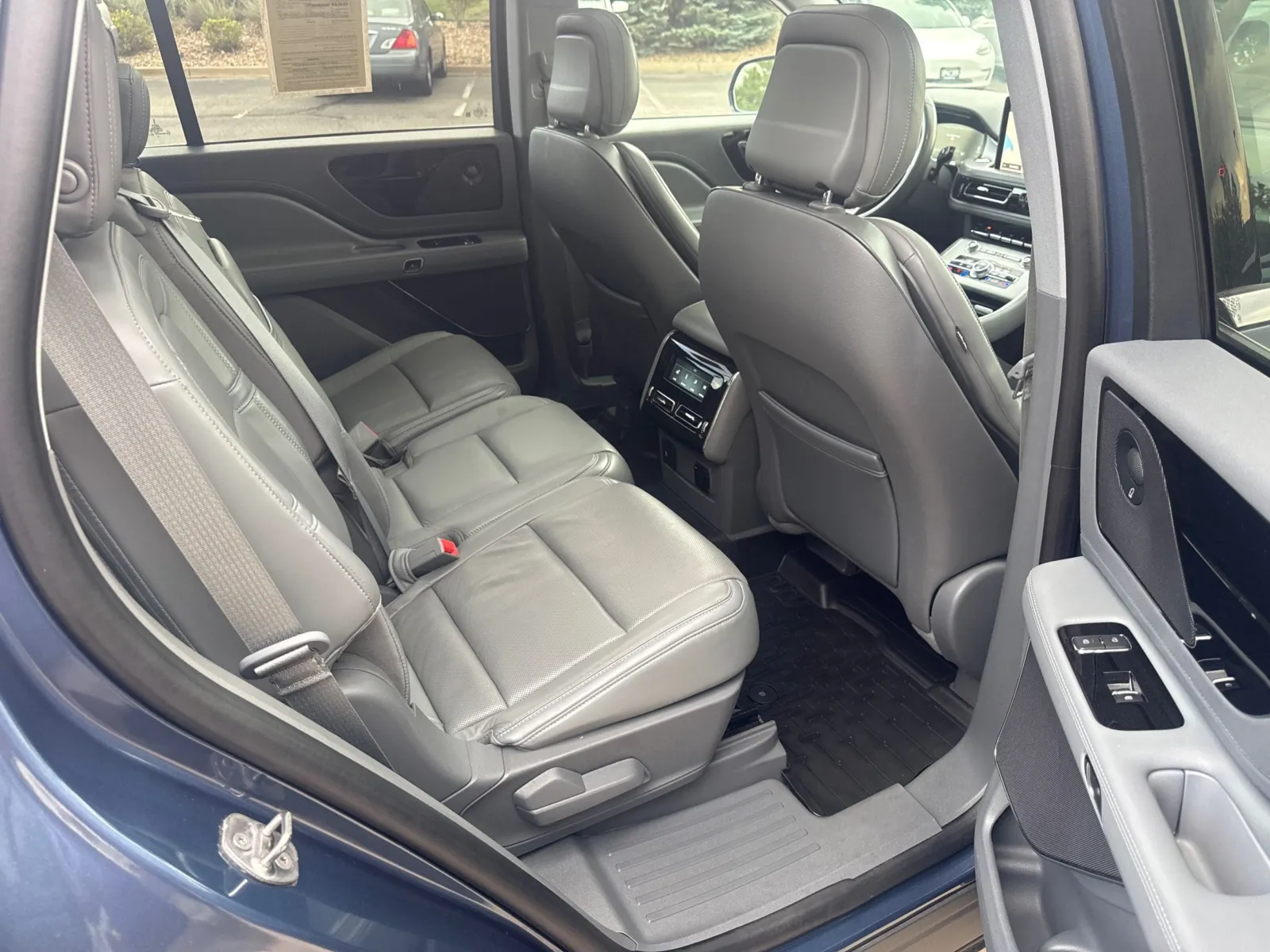 Lincoln Aviator photo 27
