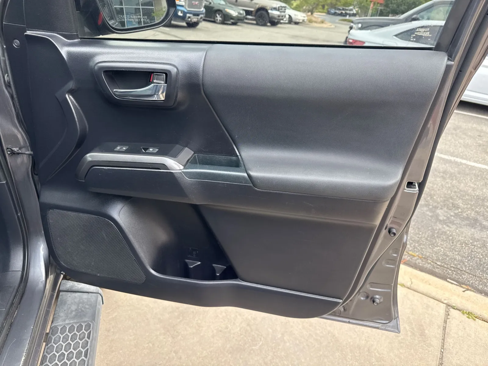 Toyota Tacoma photo 15
