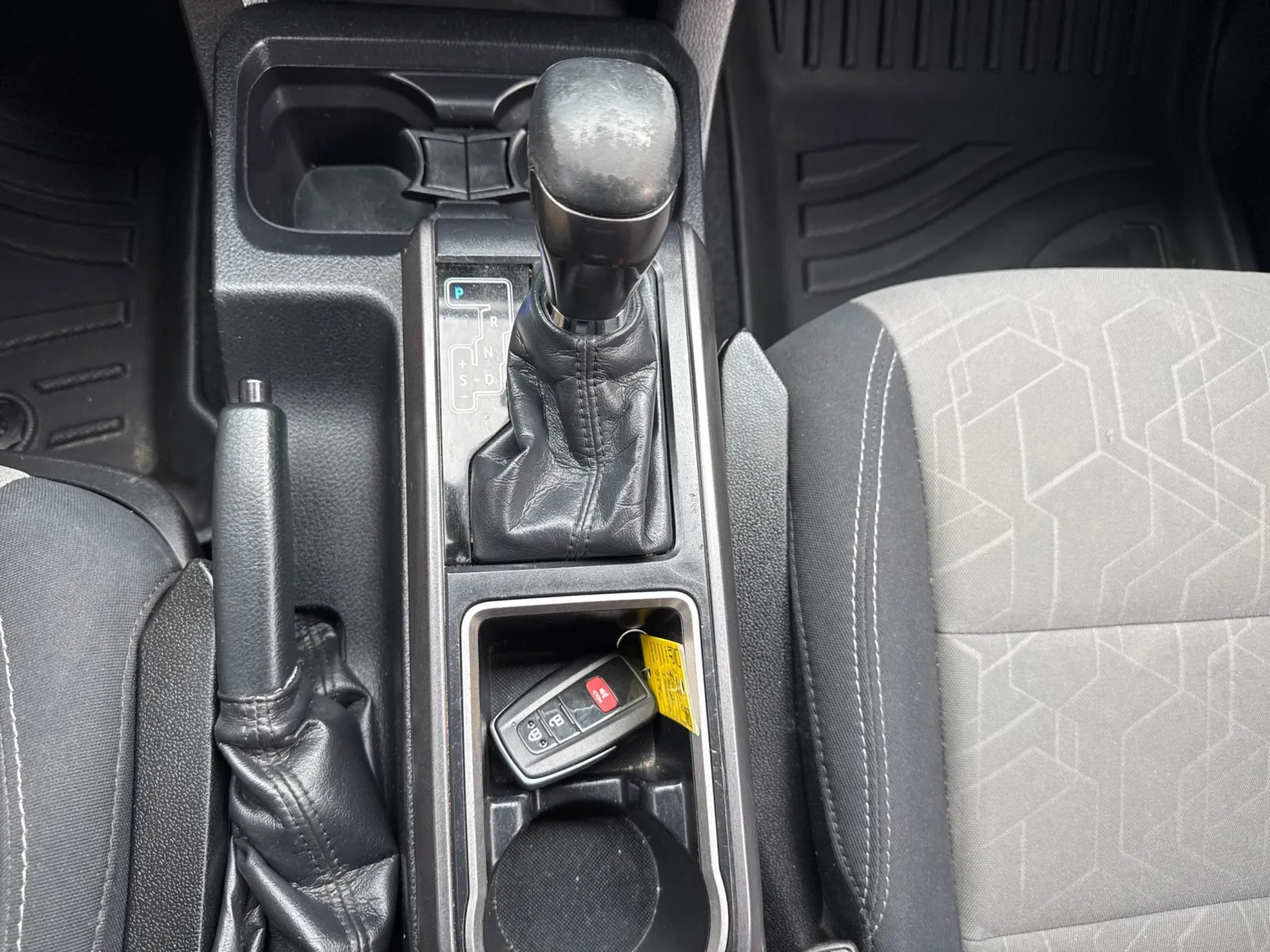 Toyota Tacoma photo 31
