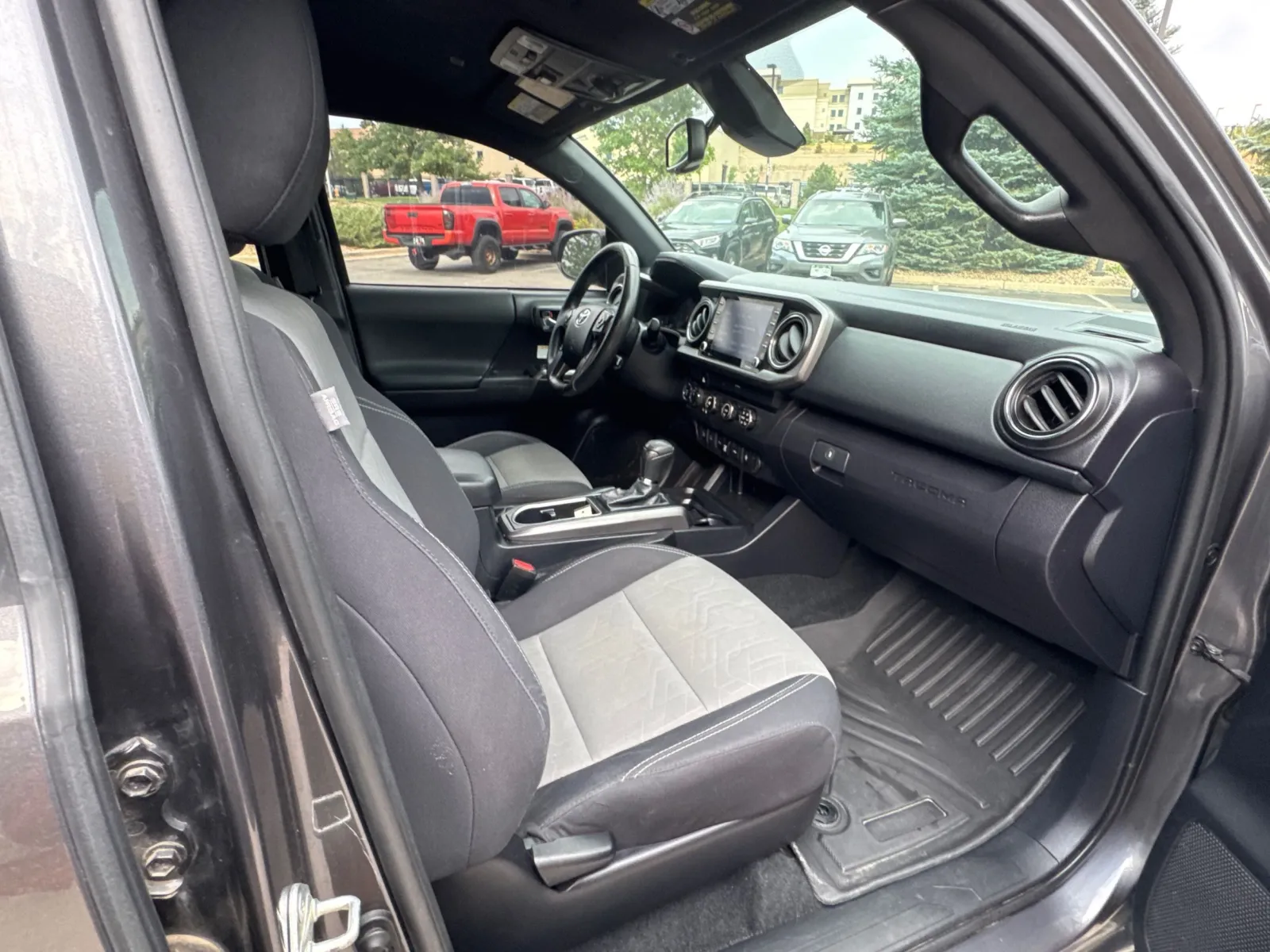 Toyota Tacoma photo 16