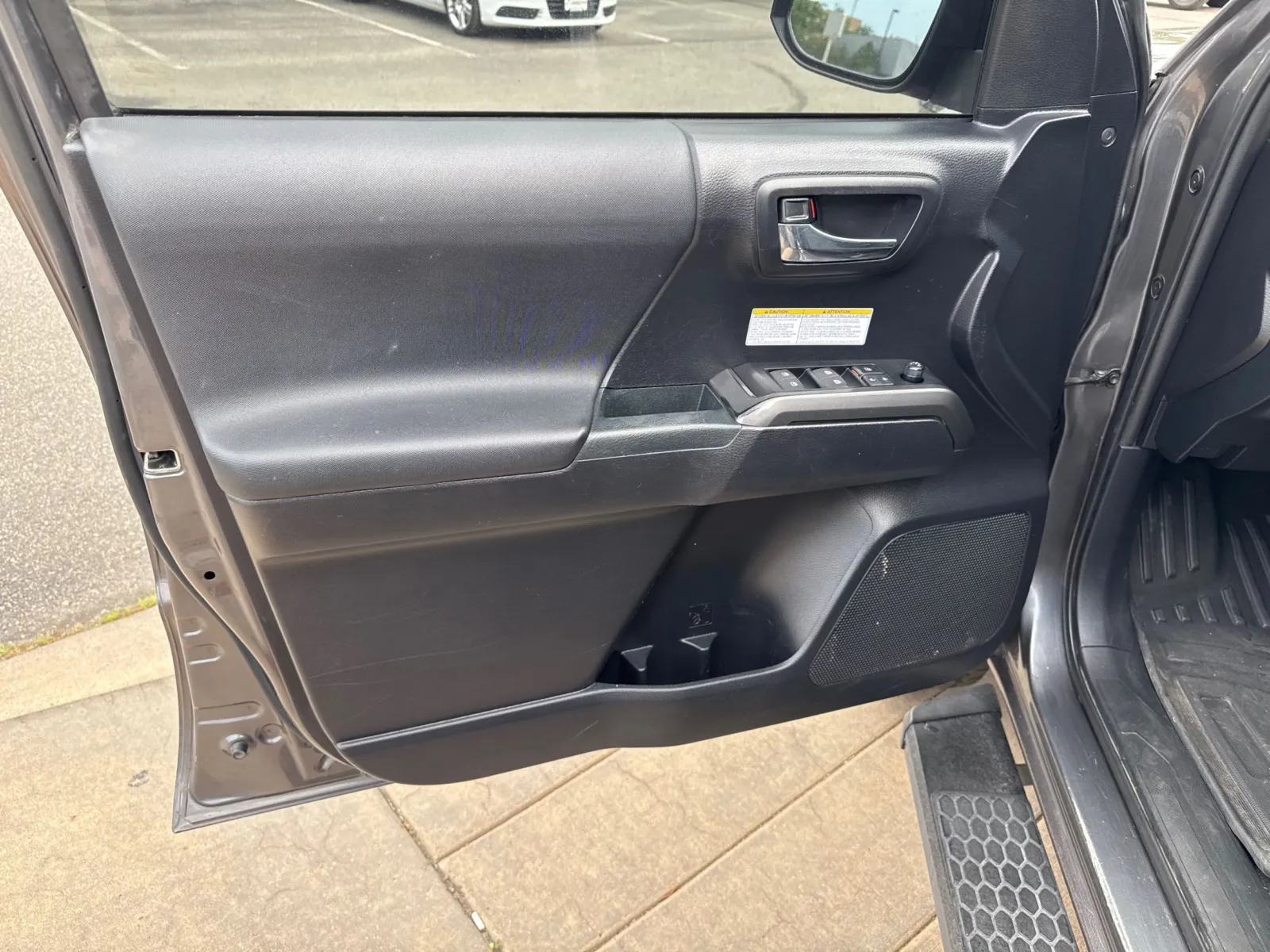 Toyota Tacoma photo 23