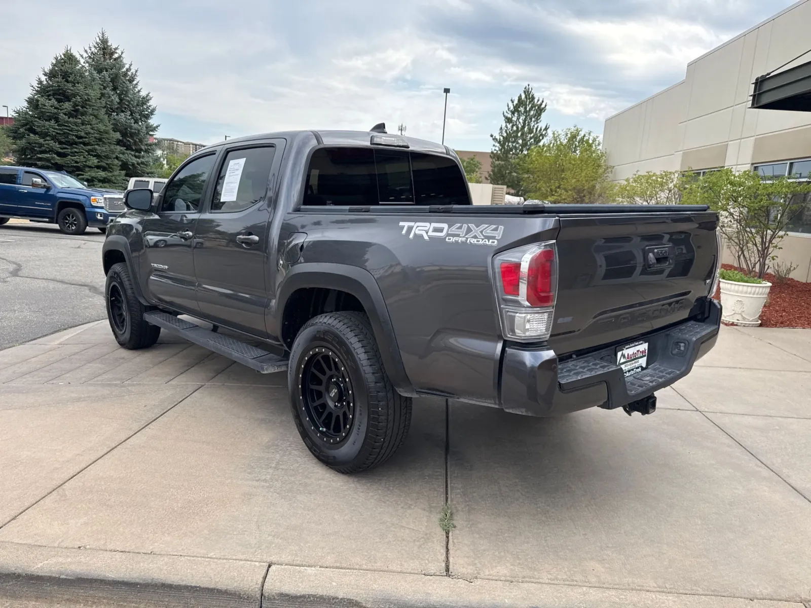 Toyota Tacoma photo 8