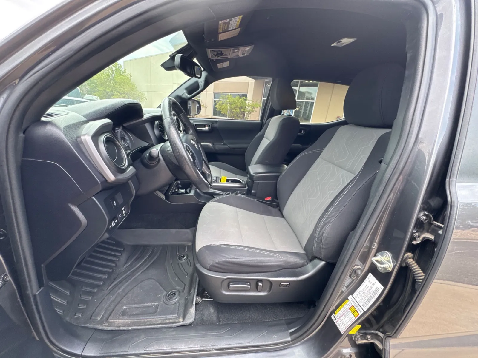 Toyota Tacoma photo 25