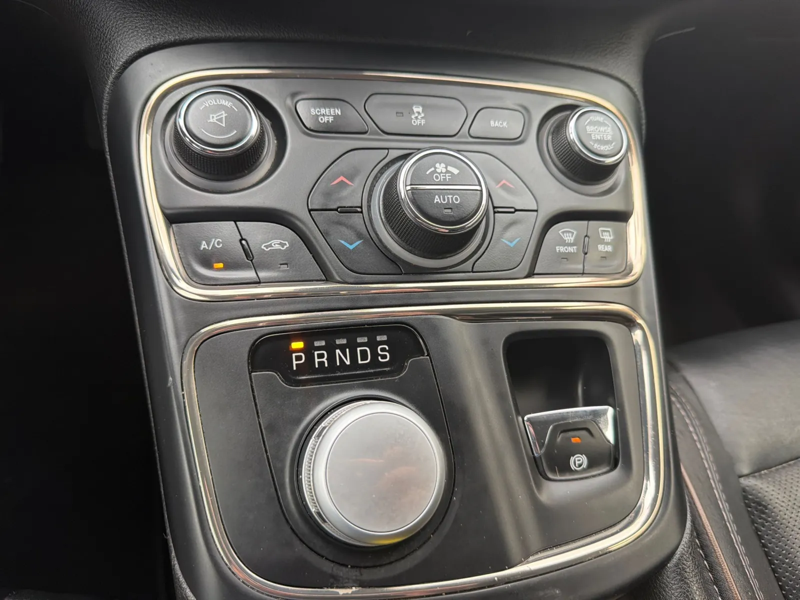 Chrysler 200 photo 27