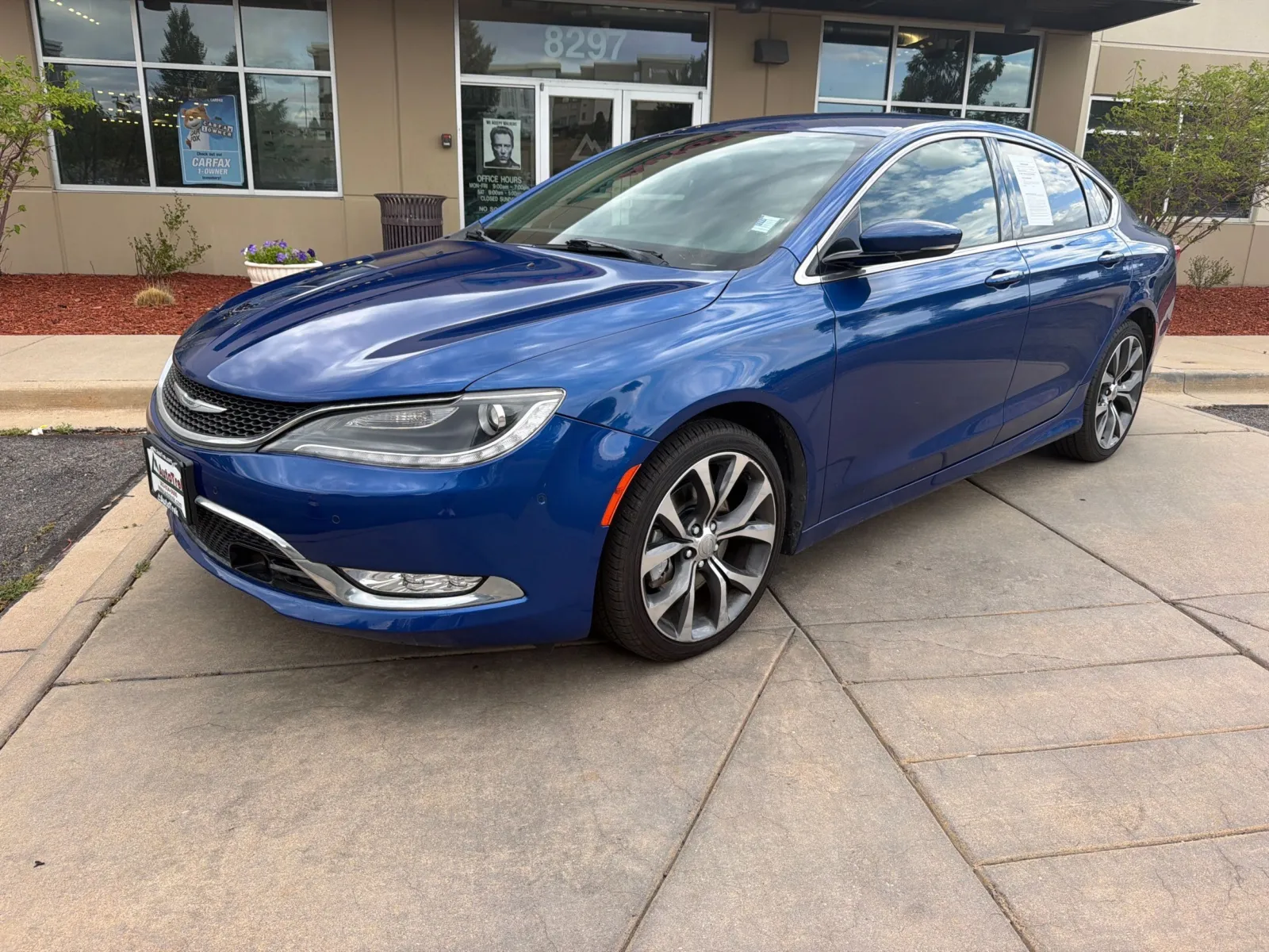 Chrysler 200 photo 2