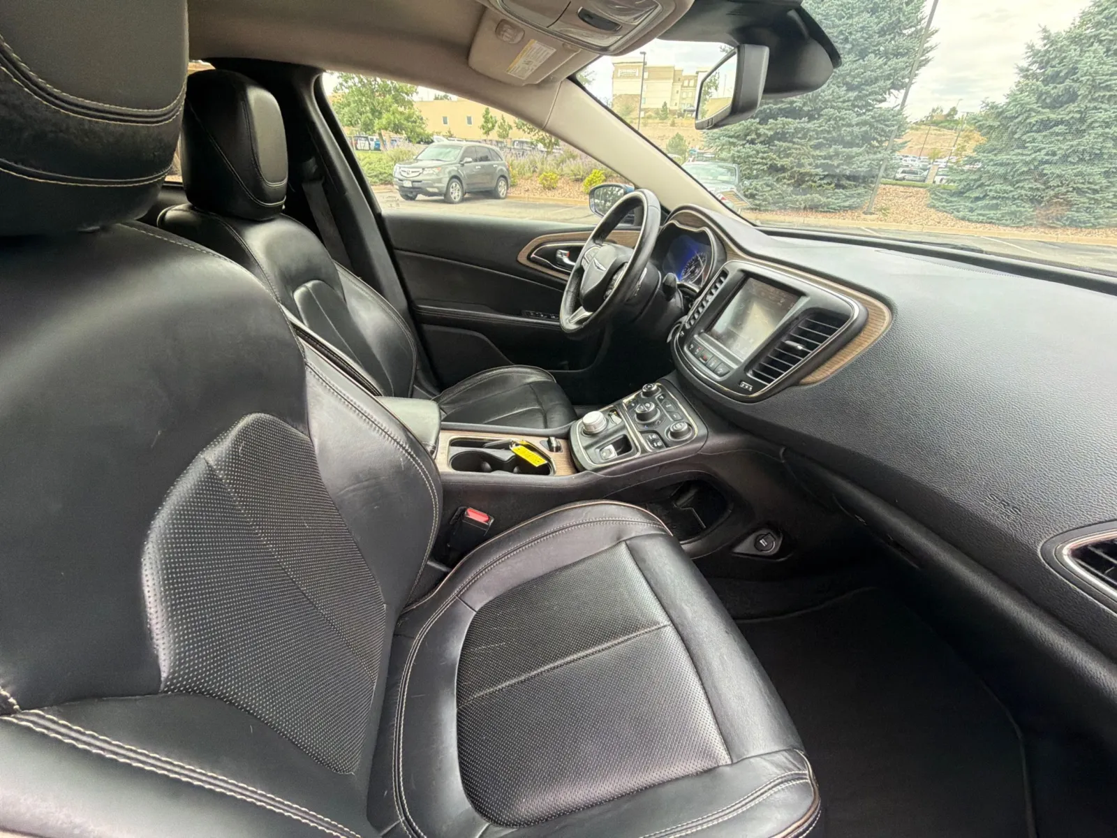 Chrysler 200 photo 15