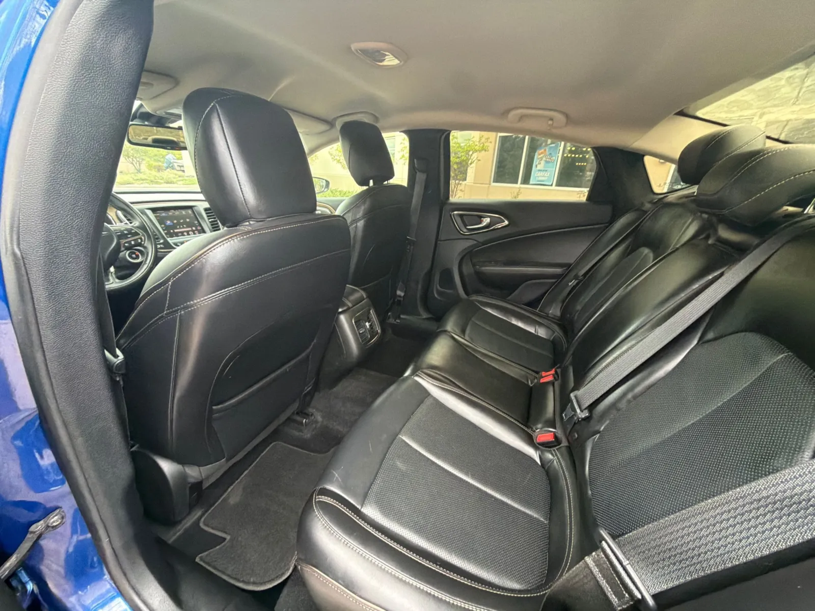 Chrysler 200 photo 18