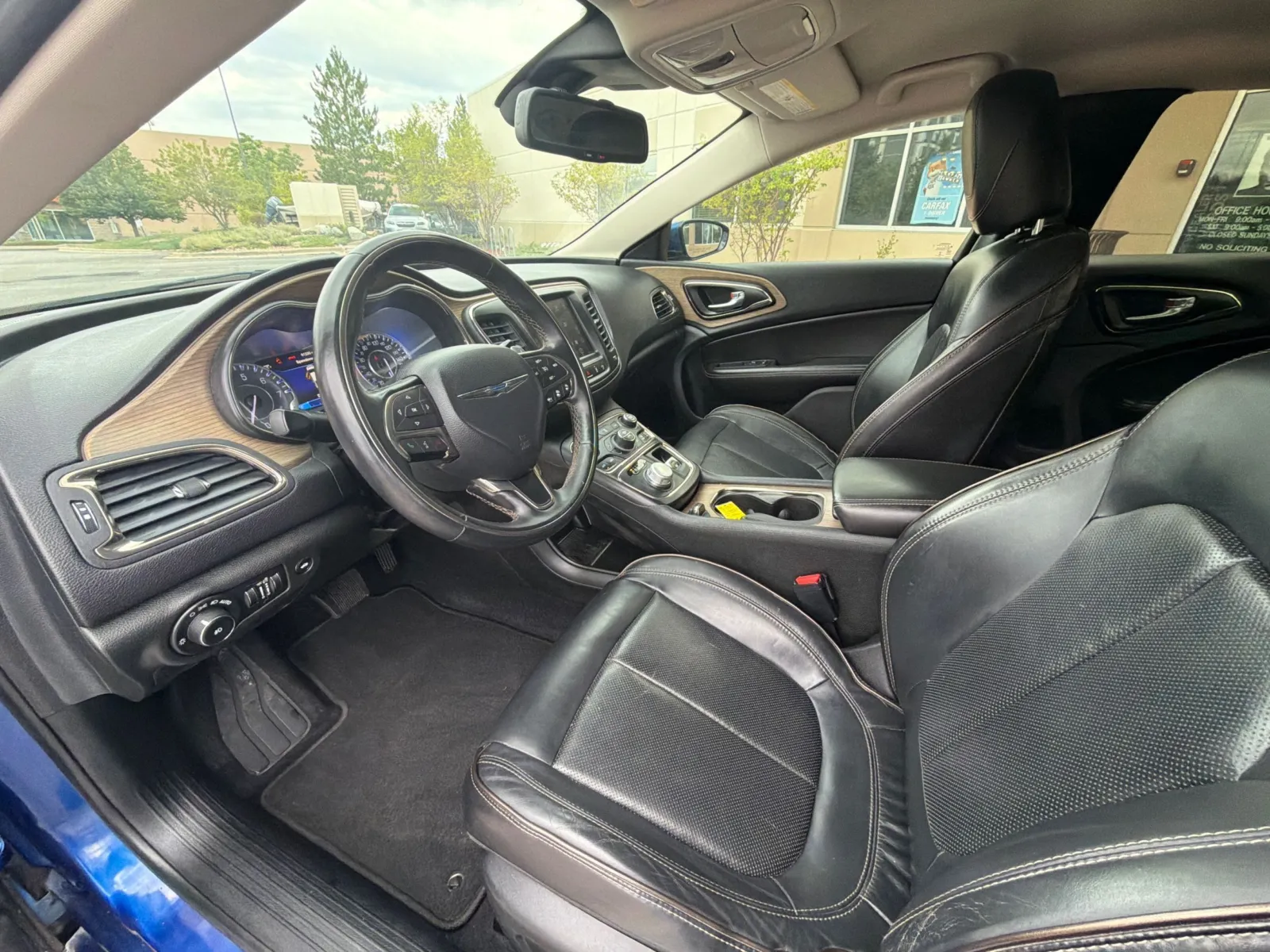 Chrysler 200 photo 19