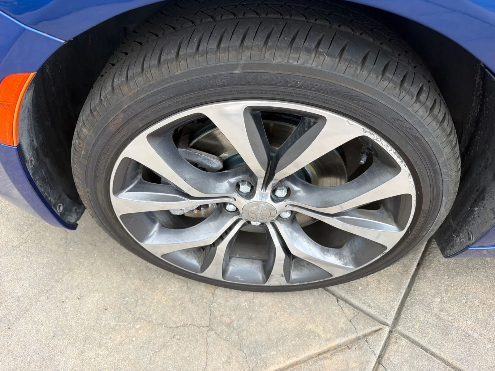 Chrysler 200 photo 11