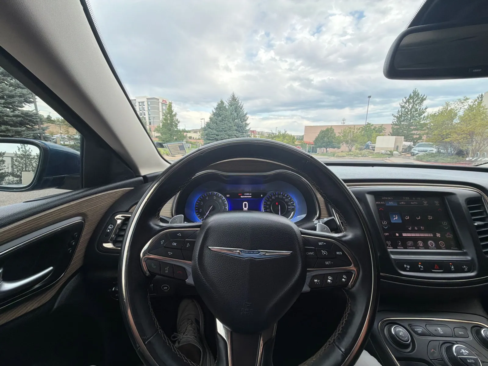 Chrysler 200 photo 23