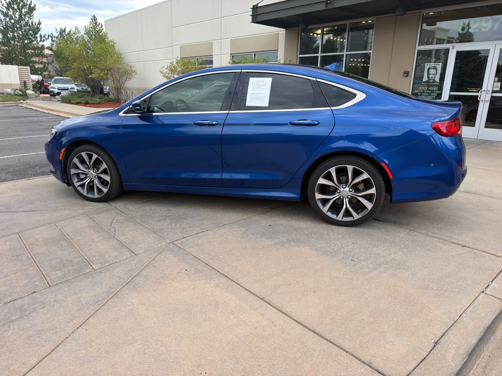 Chrysler 200 photo 9