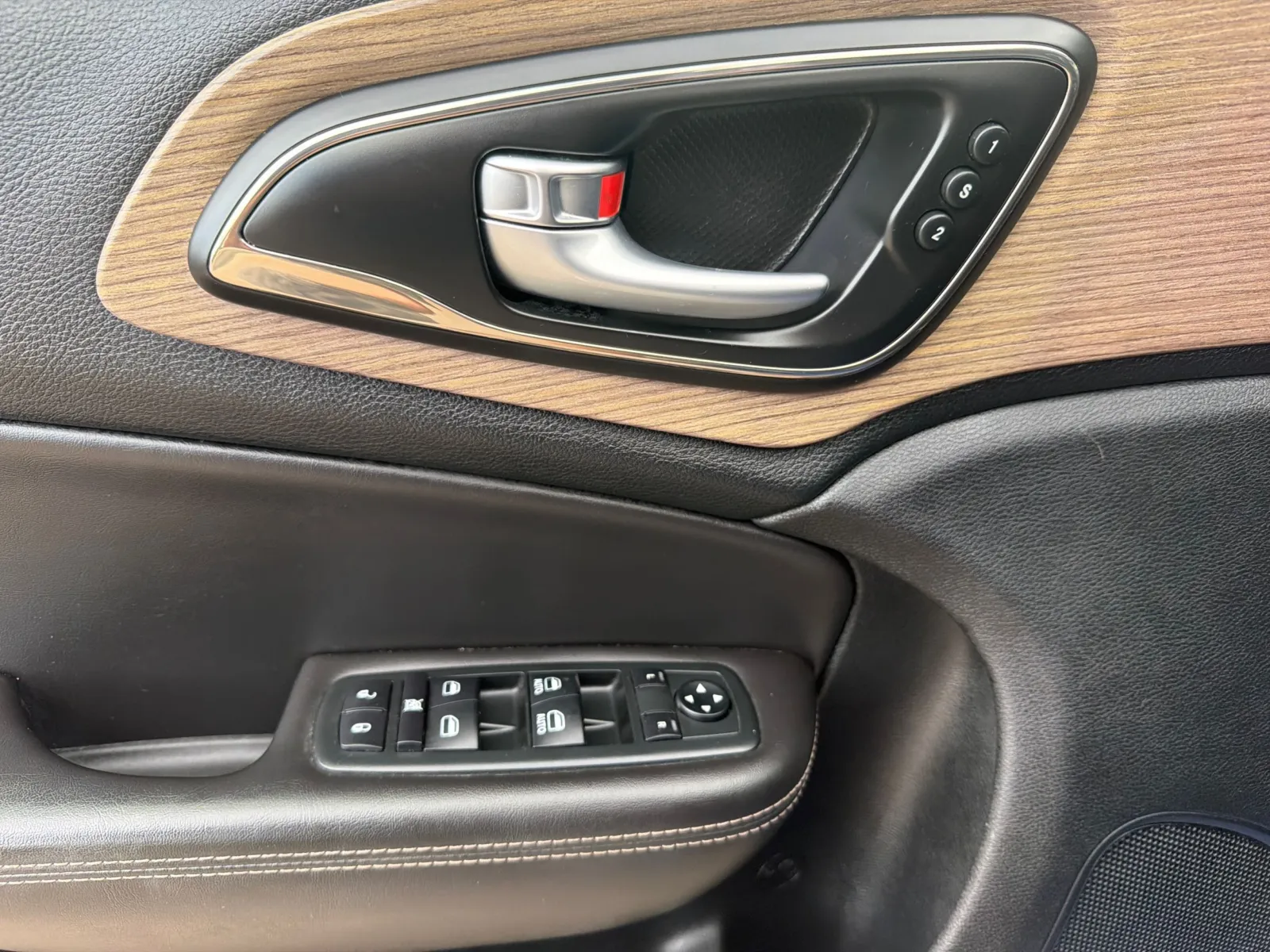Chrysler 200 photo 20
