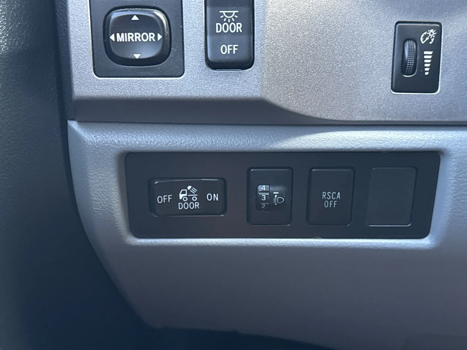 Toyota Tundra photo 26