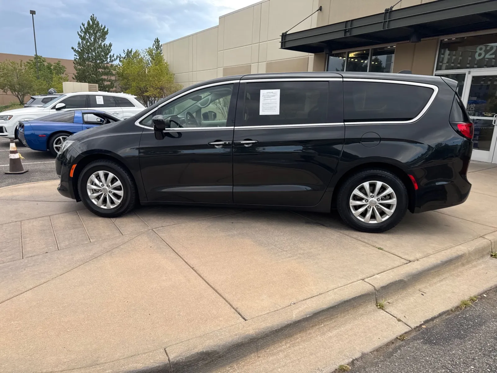 Chrysler Pacifica photo 8