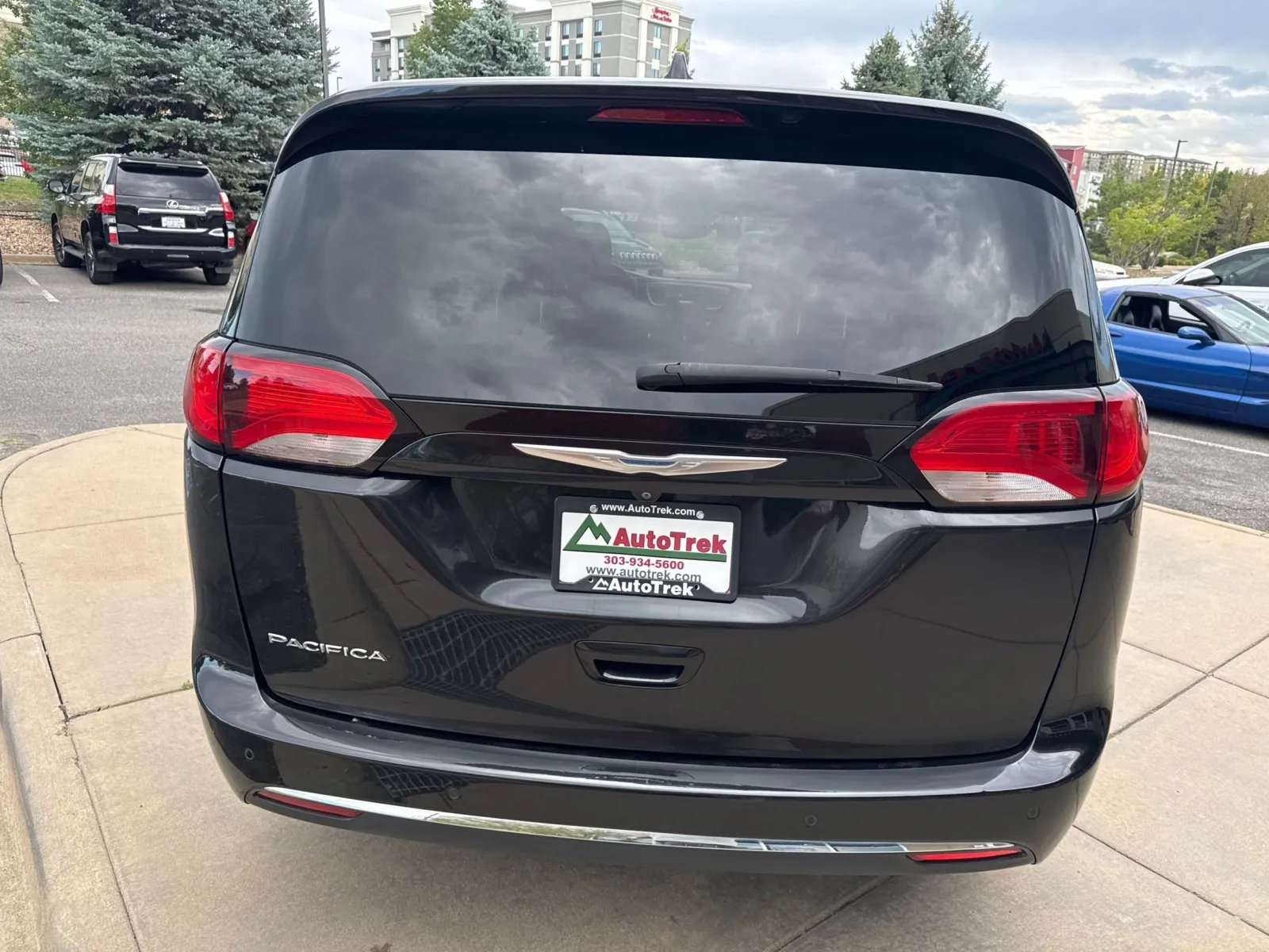Chrysler Pacifica photo 6