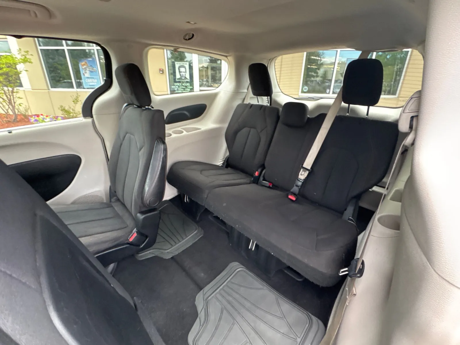 Chrysler Pacifica photo 23