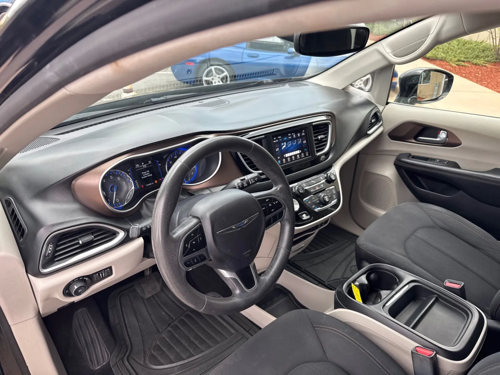 Chrysler Pacifica photo 27