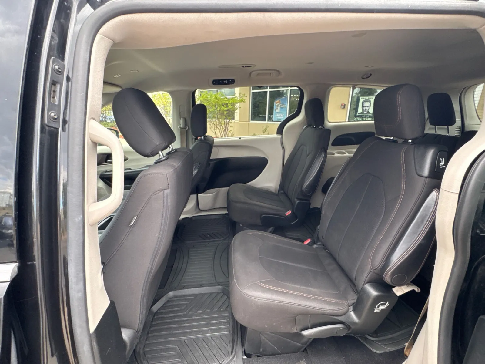 Chrysler Pacifica photo 22