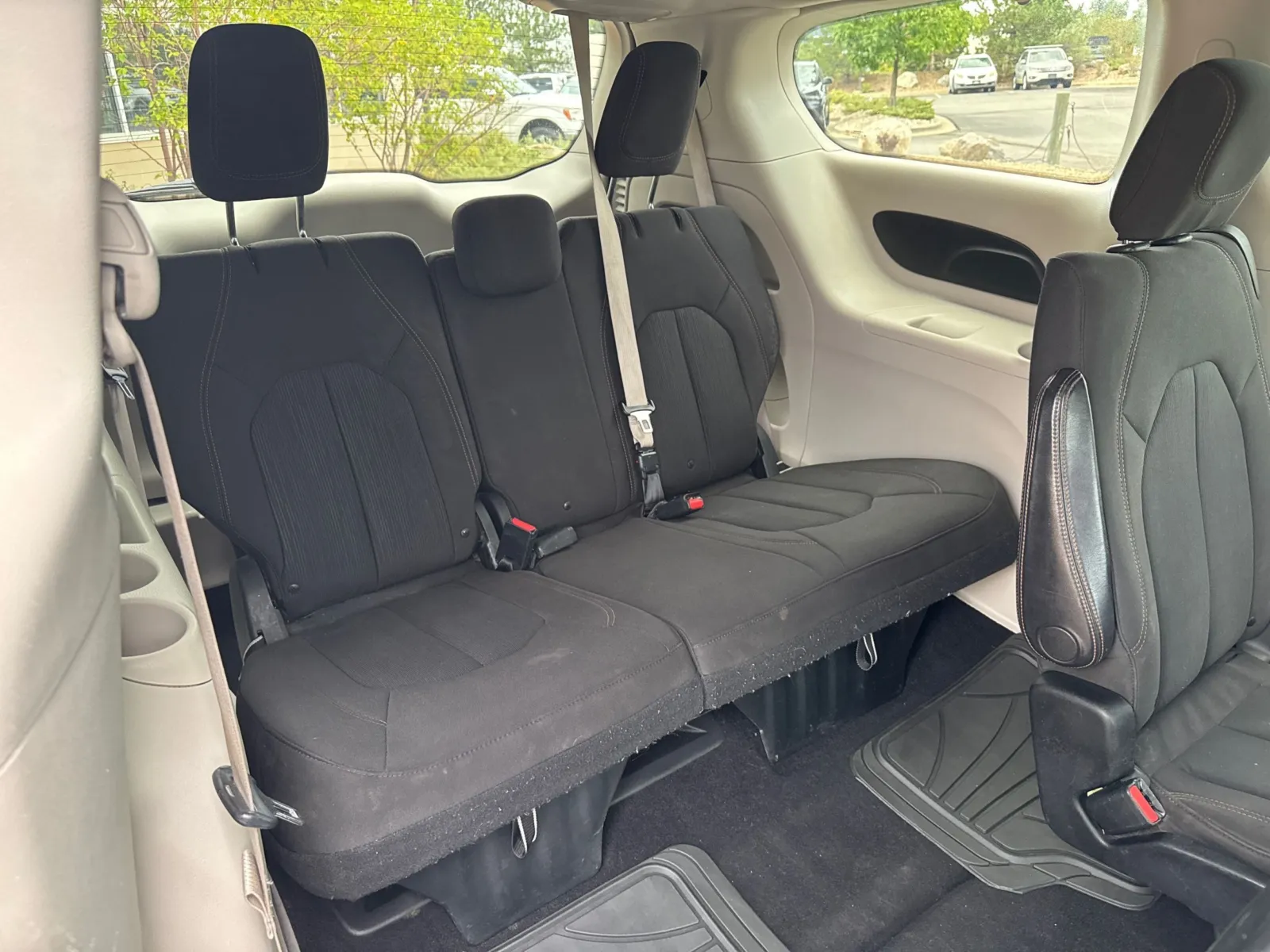 Chrysler Pacifica photo 19