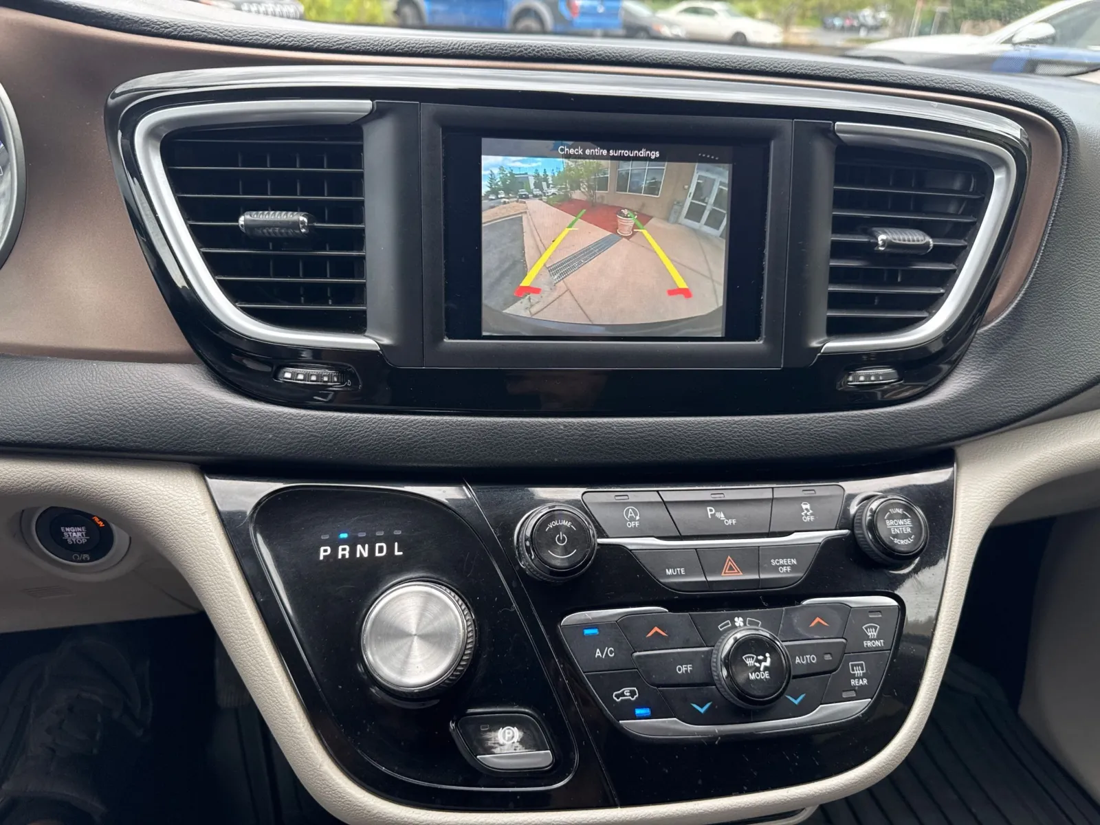 Chrysler Pacifica photo 31