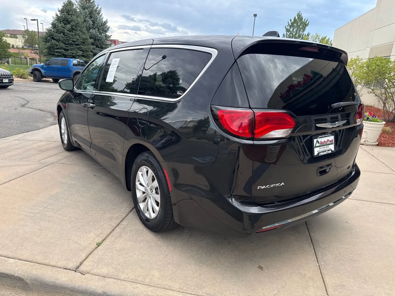 Chrysler Pacifica photo 7
