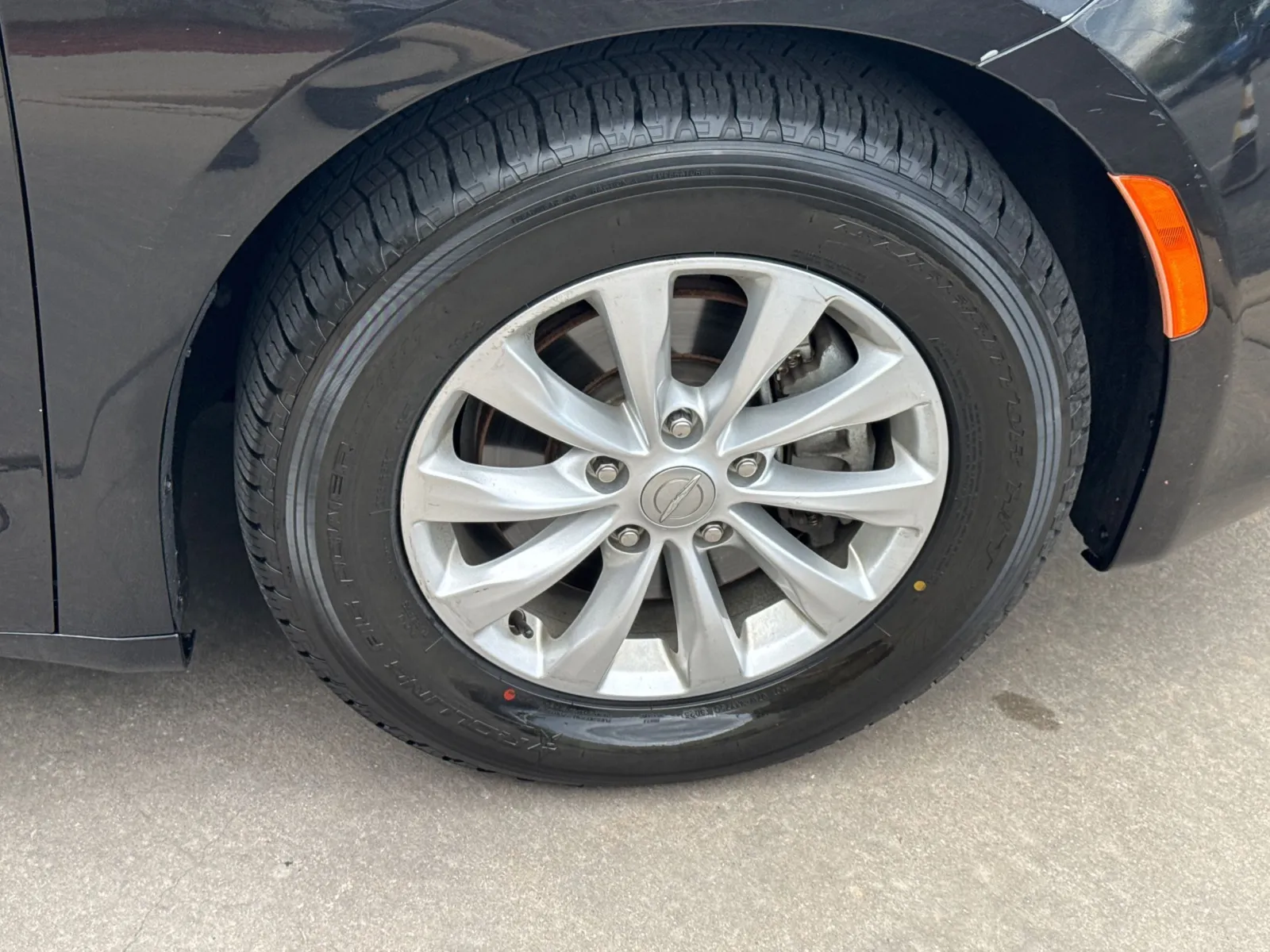 Chrysler Pacifica photo 13