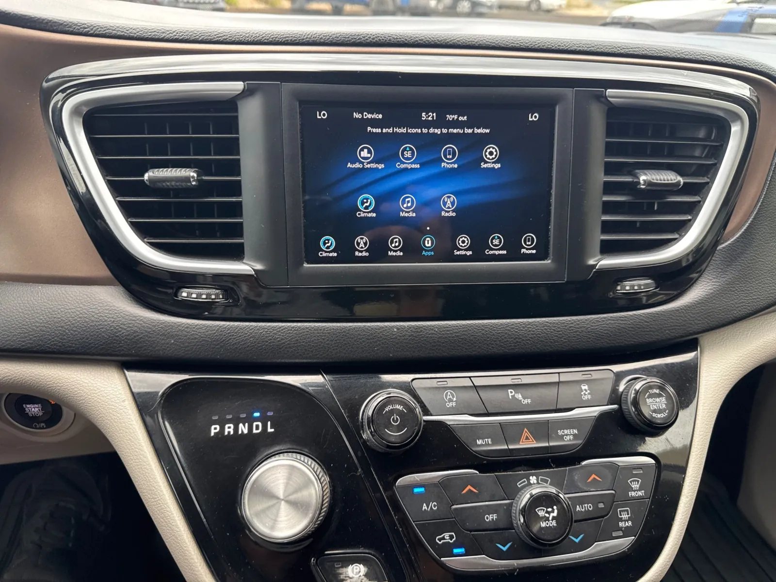 Chrysler Pacifica photo 34