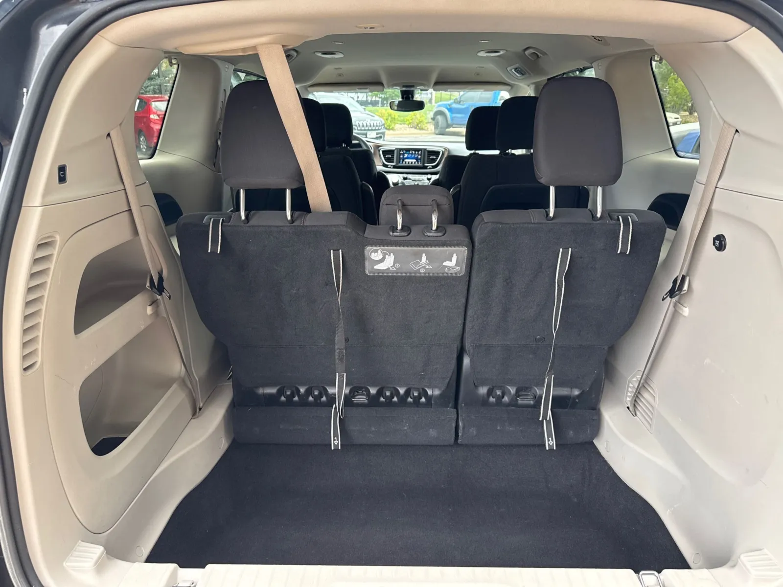 Chrysler Pacifica photo 21