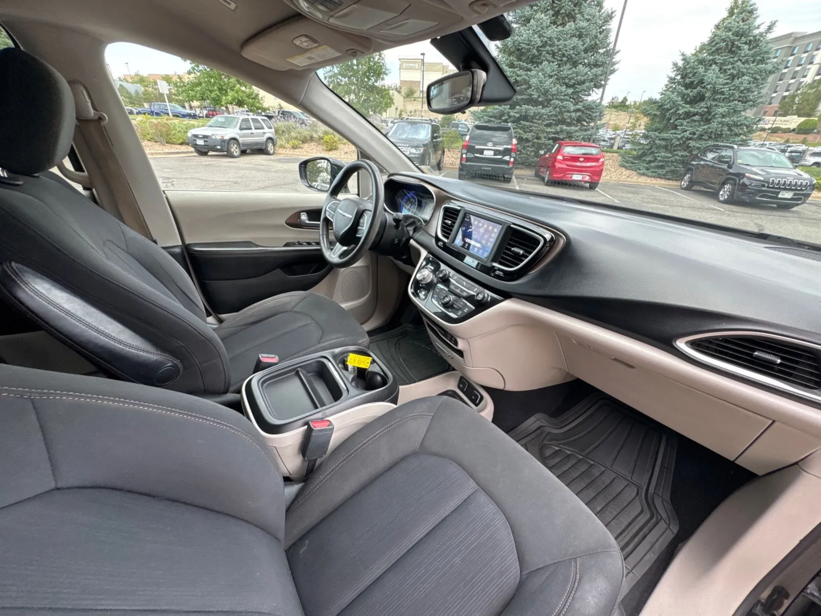 Chrysler Pacifica photo 15