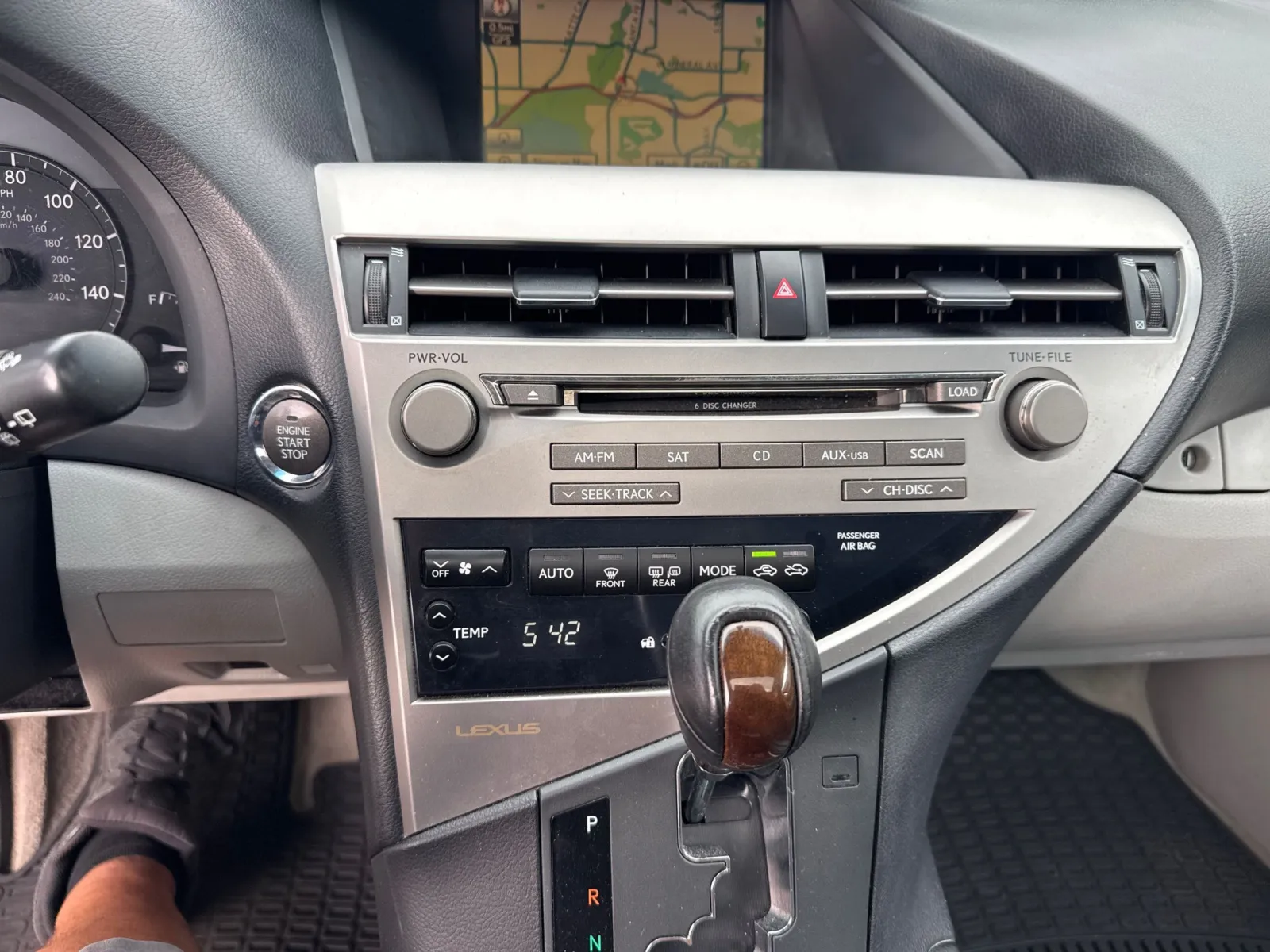 Lexus RX photo 30
